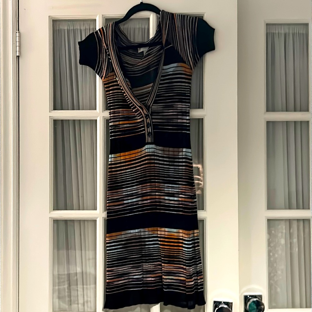 Multicoloured light knit dress with a low “V” neck, buttons, and pleated design.